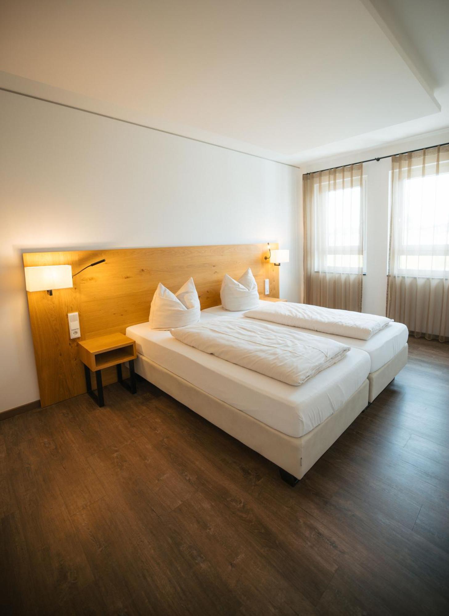 Hotel Poellners 20 Min Von Muenchen Hbf Petershausen Bagian luar foto