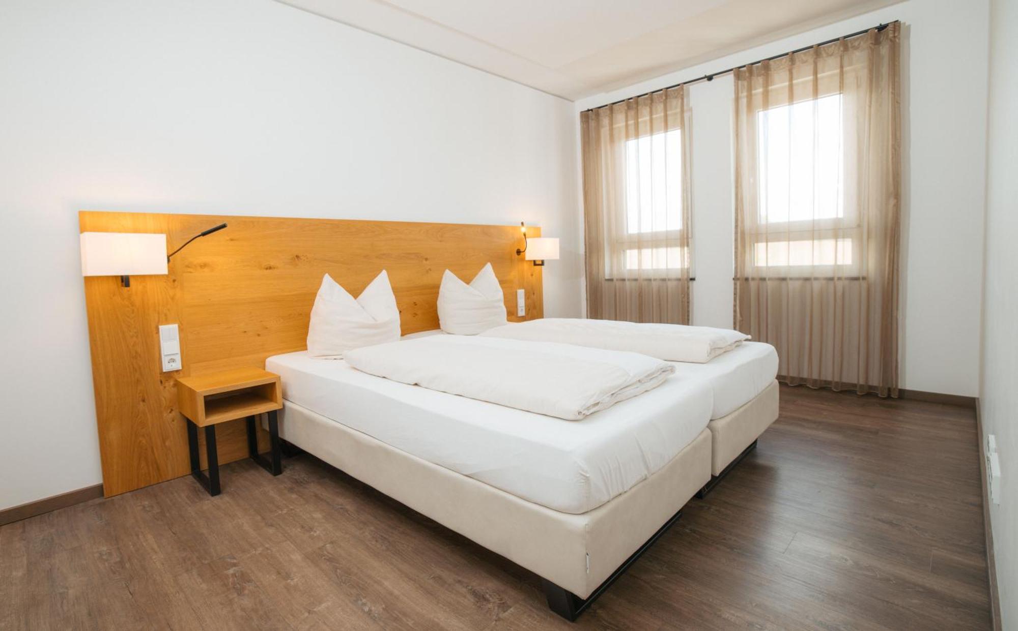 Hotel Poellners 20 Min Von Muenchen Hbf Petershausen Bagian luar foto